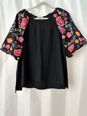 Umgee Black Tunic Top with Floral Embroidered Puff Sleeves Linen Blend Boho